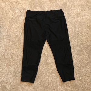 Black stretchy workout leggings with pattern